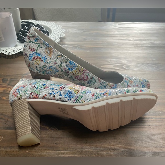 Dorking By Fluchos Pumps multi flower rainbow of colours - Picture 3 of 8